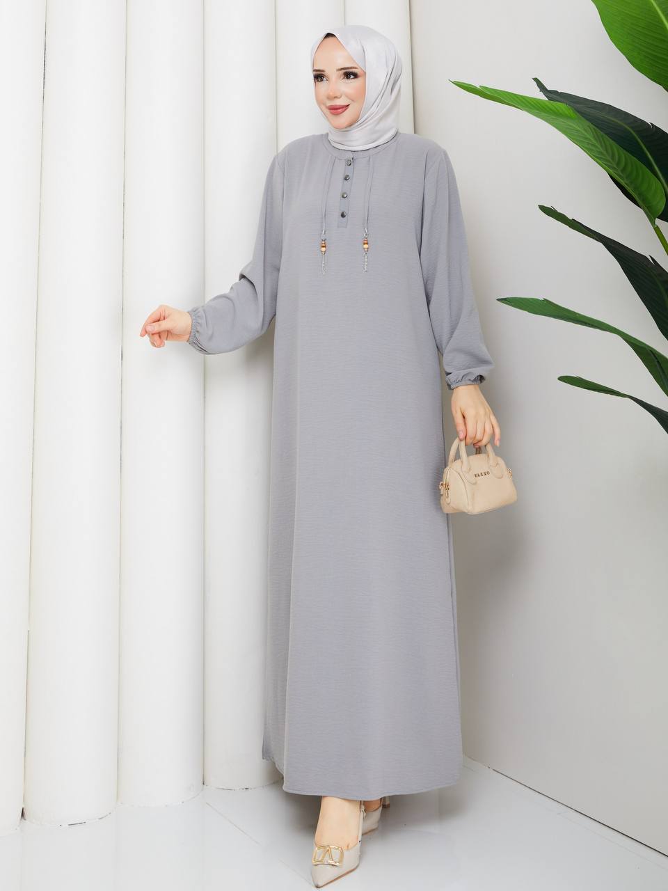 Yarı Düğmeli Zincir Süslemeli Elbise