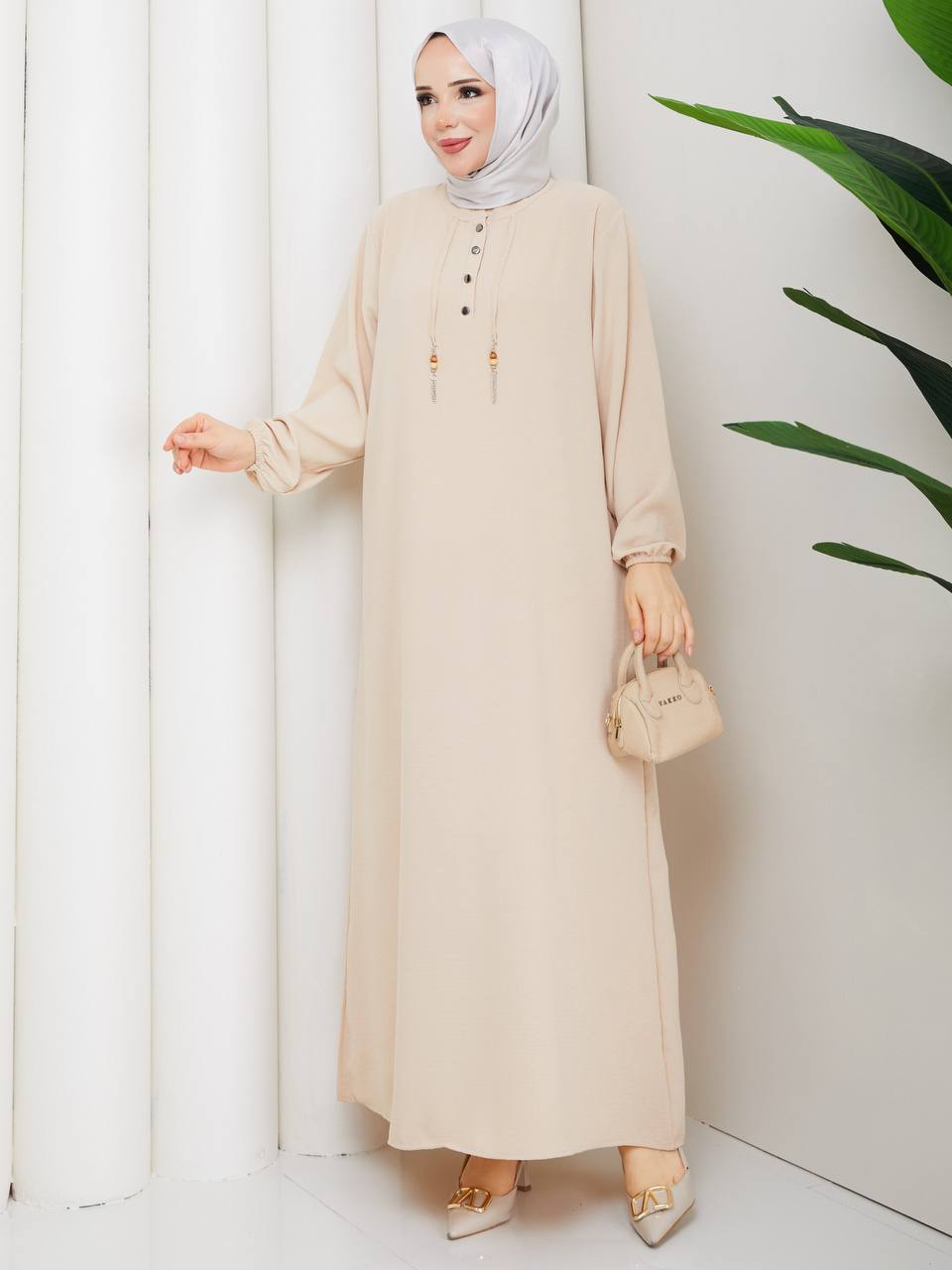 Yarı Düğmeli Zincir Süslemeli Elbise