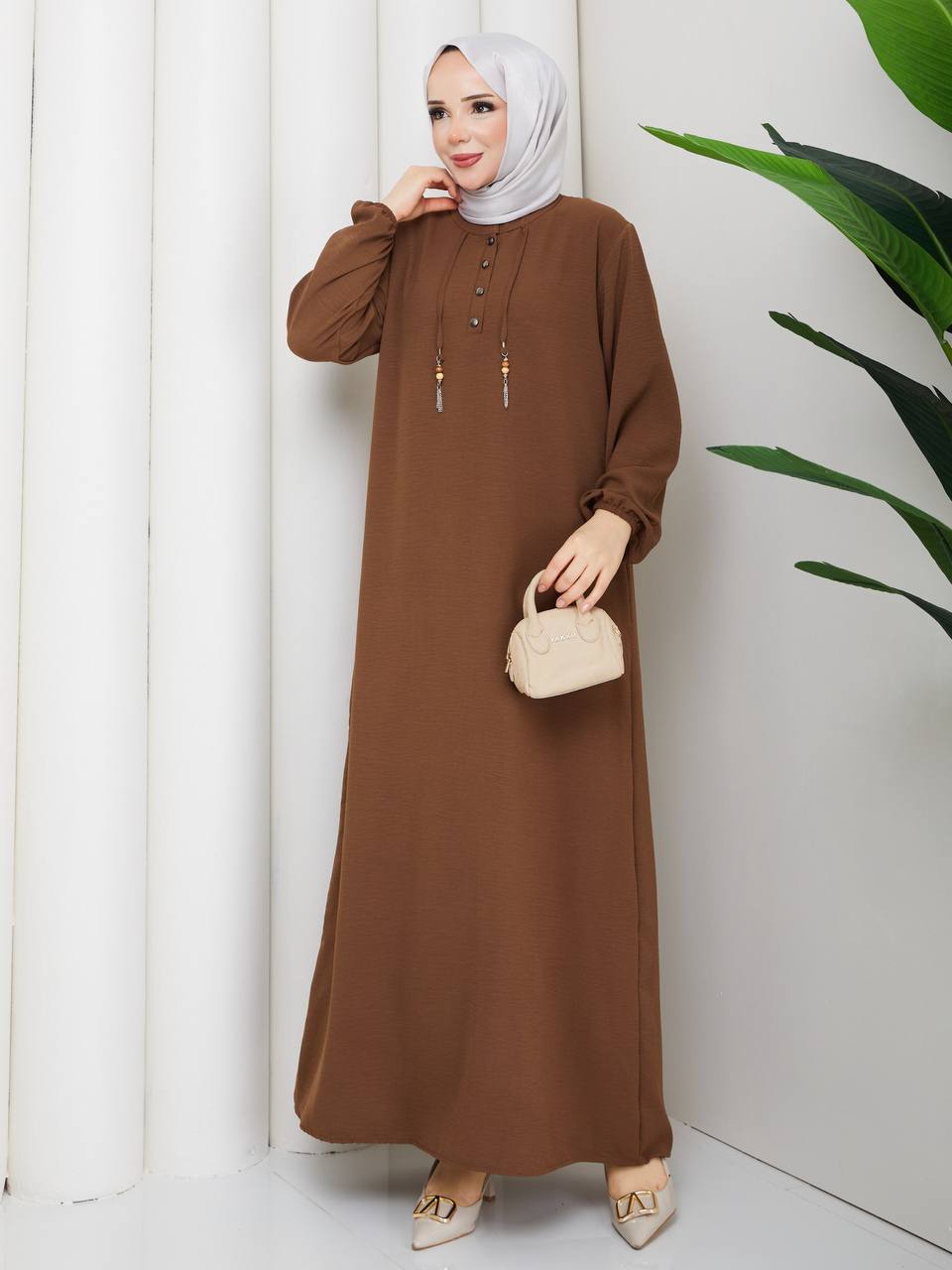 Yarı Düğmeli Zincir Süslemeli Elbise