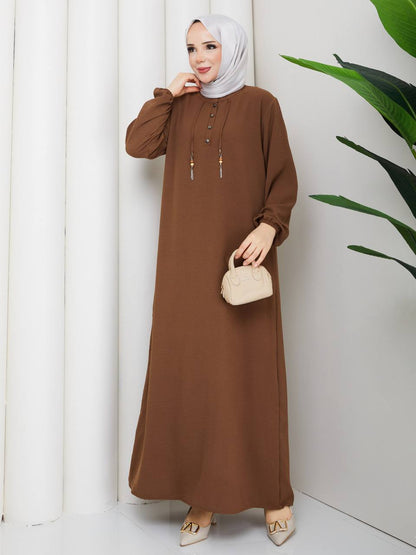 Yarı Düğmeli Zincir Süslemeli Elbise