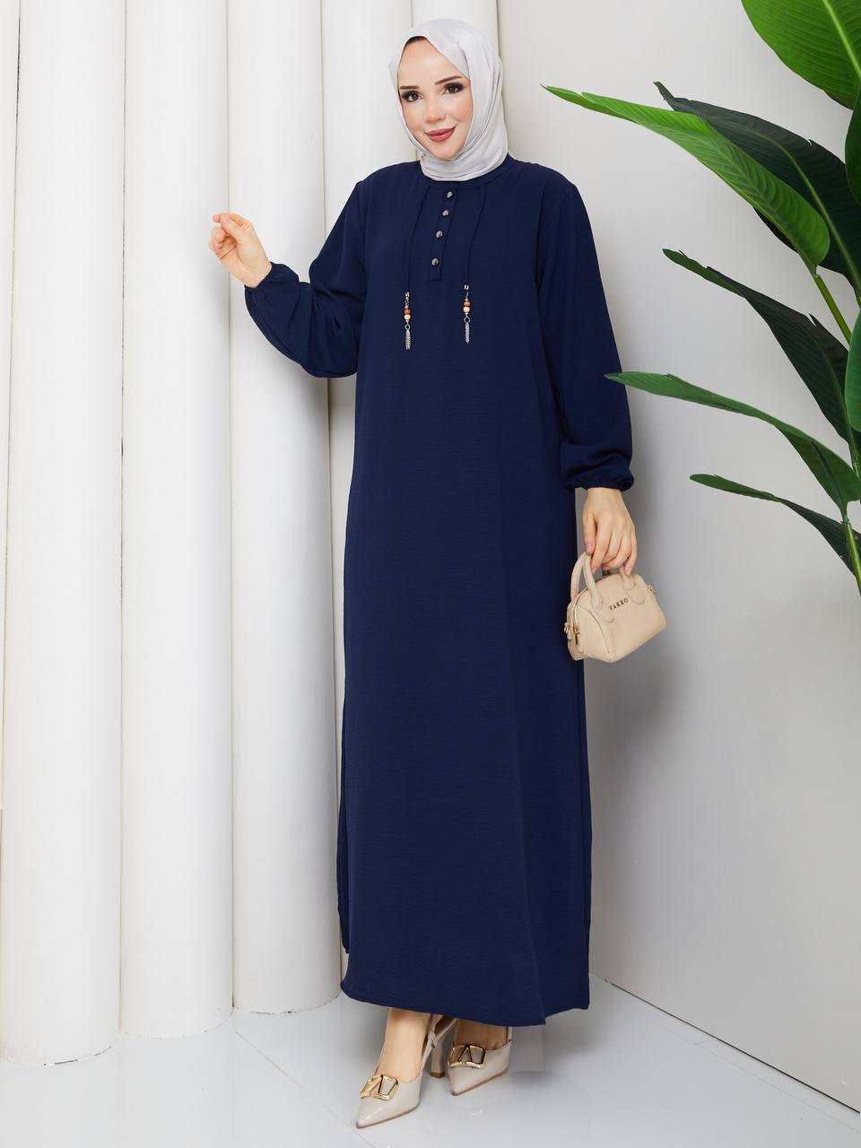 Yarı Düğmeli Zincir Süslemeli Elbise