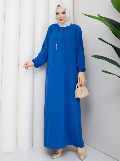 Yarı Düğmeli Zincir Süslemeli Elbise