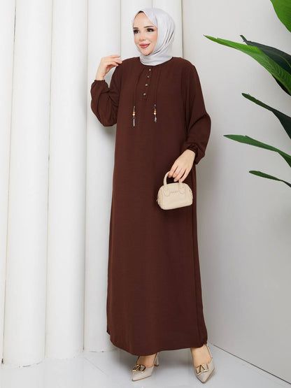 Yarı Düğmeli Zincir Süslemeli Elbise