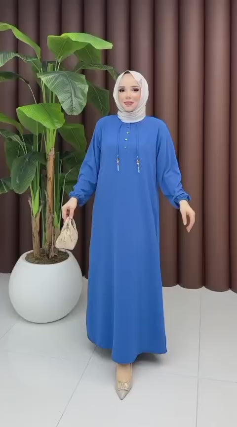 Yarı Düğmeli Zincir Süslemeli Elbise