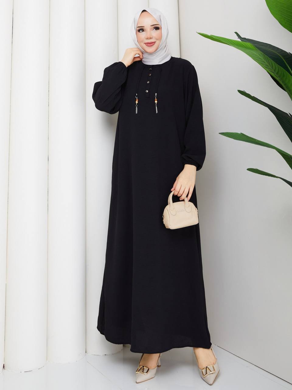 Yarı Düğmeli Zincir Süslemeli Elbise